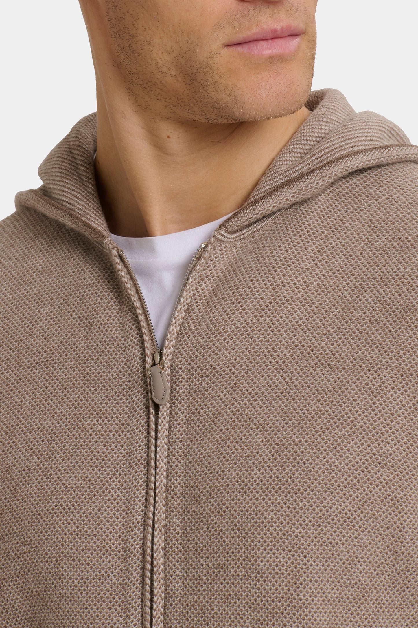 LA FELPA CON CAPPUCCIO E ZIP FARO