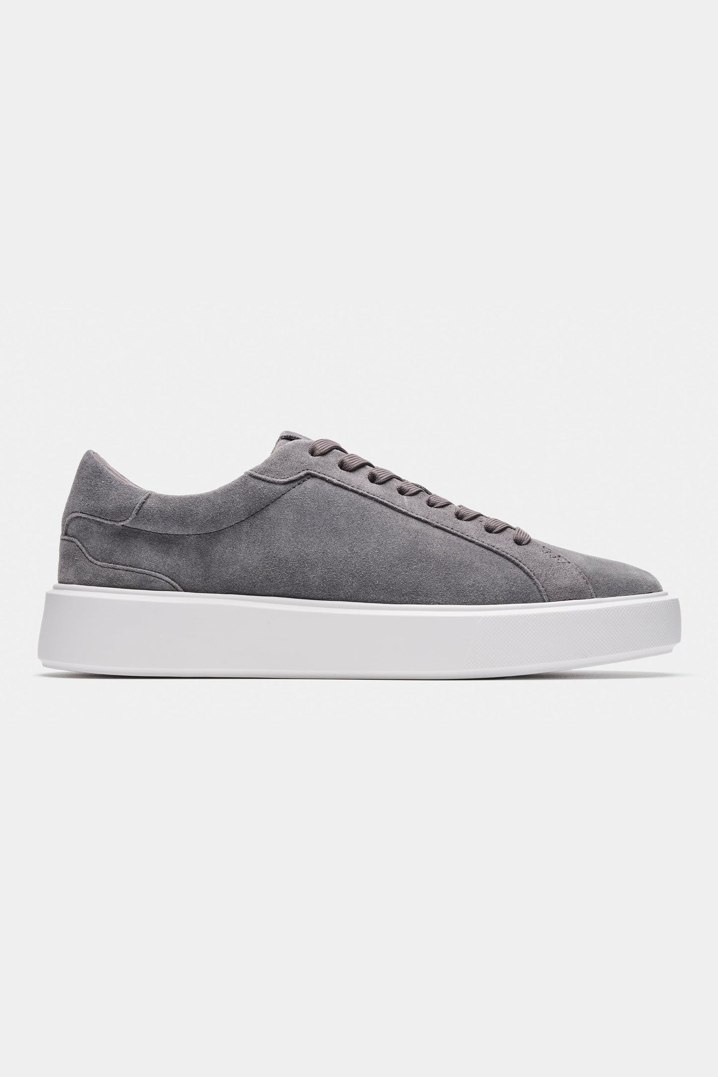 LE CLASSICHE SNEAKERS IN SUEDE