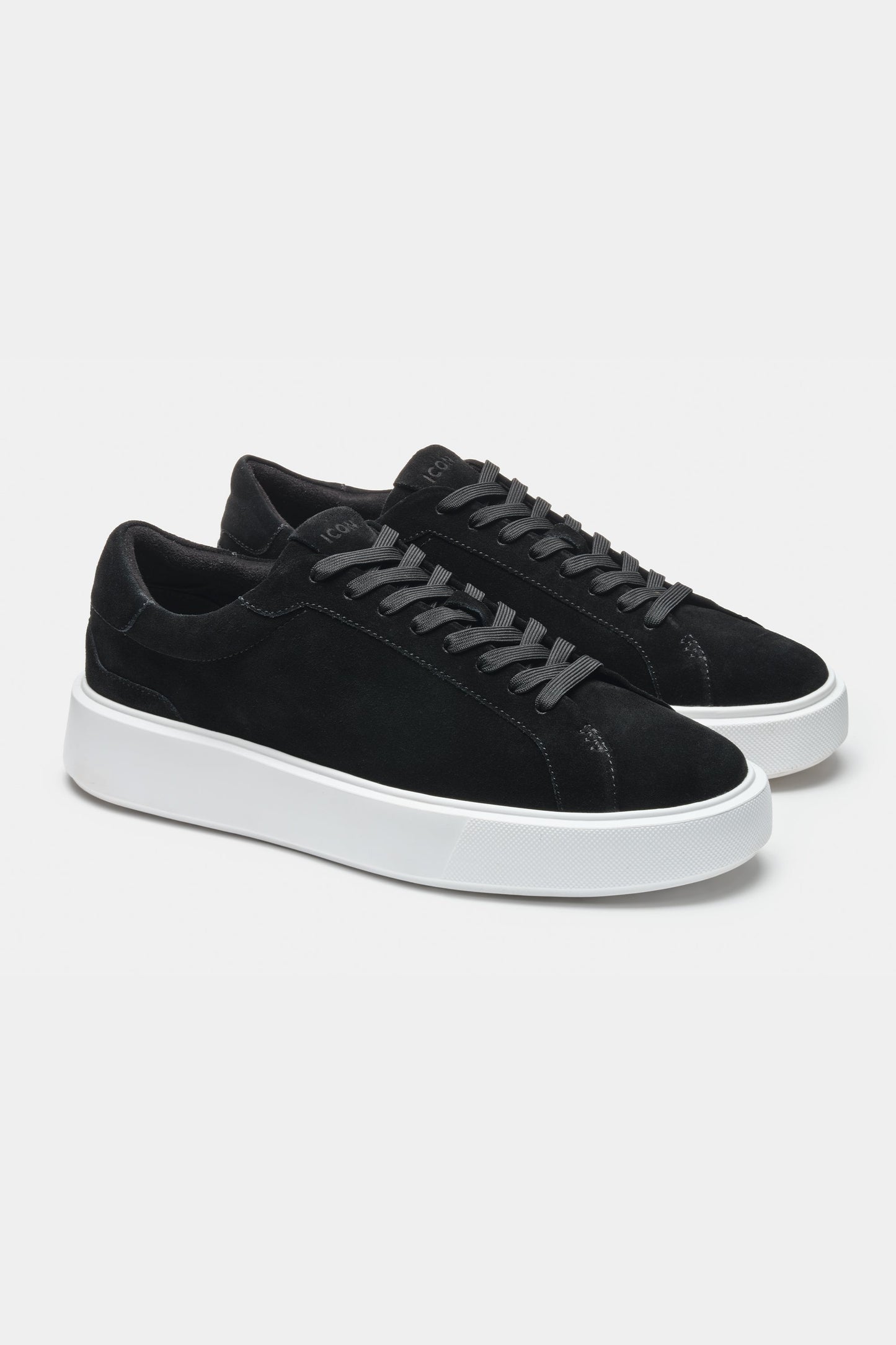 LE CLASSICHE SNEAKERS IN SUEDE