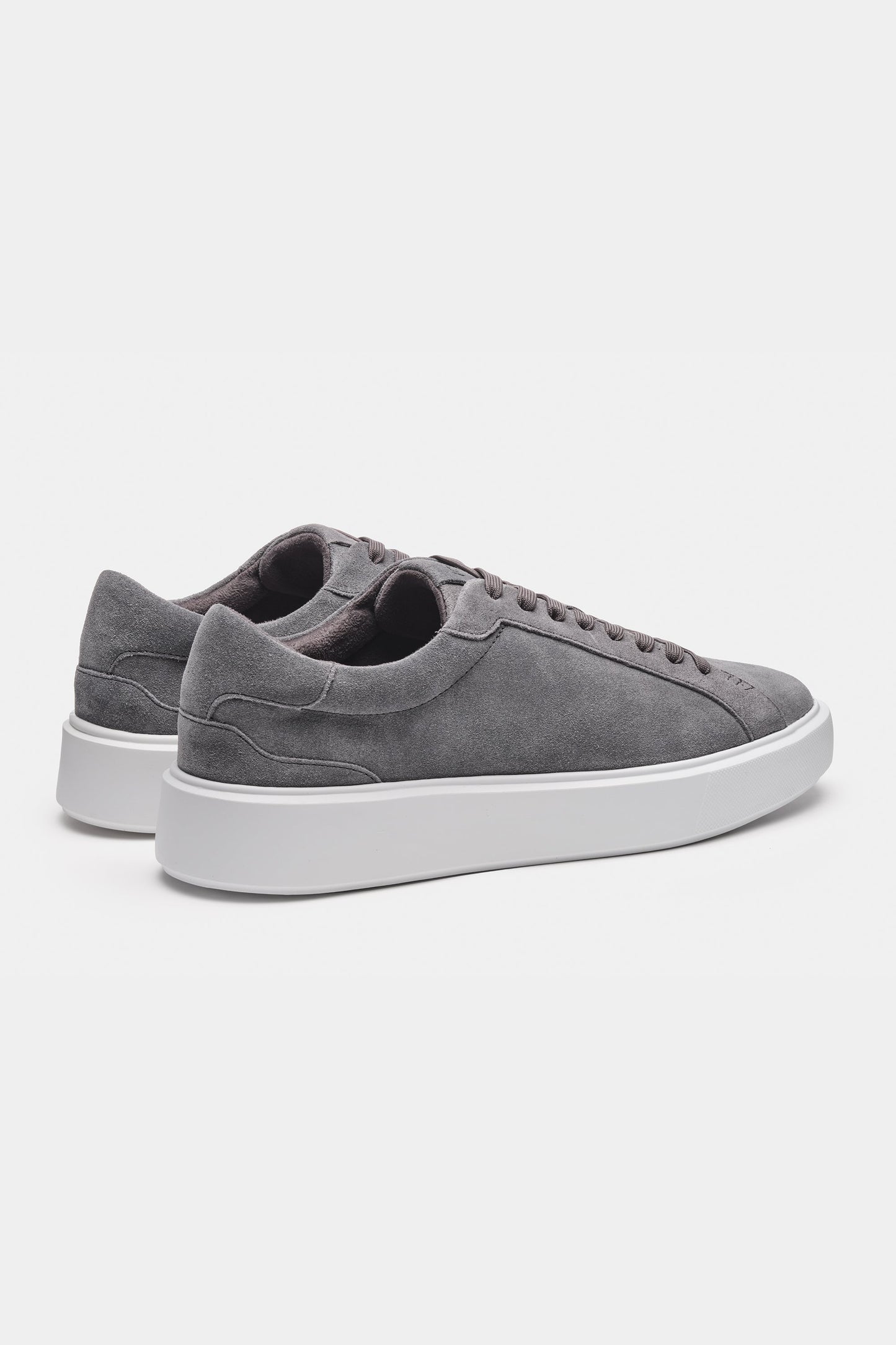 LE CLASSICHE SNEAKERS IN SUEDE