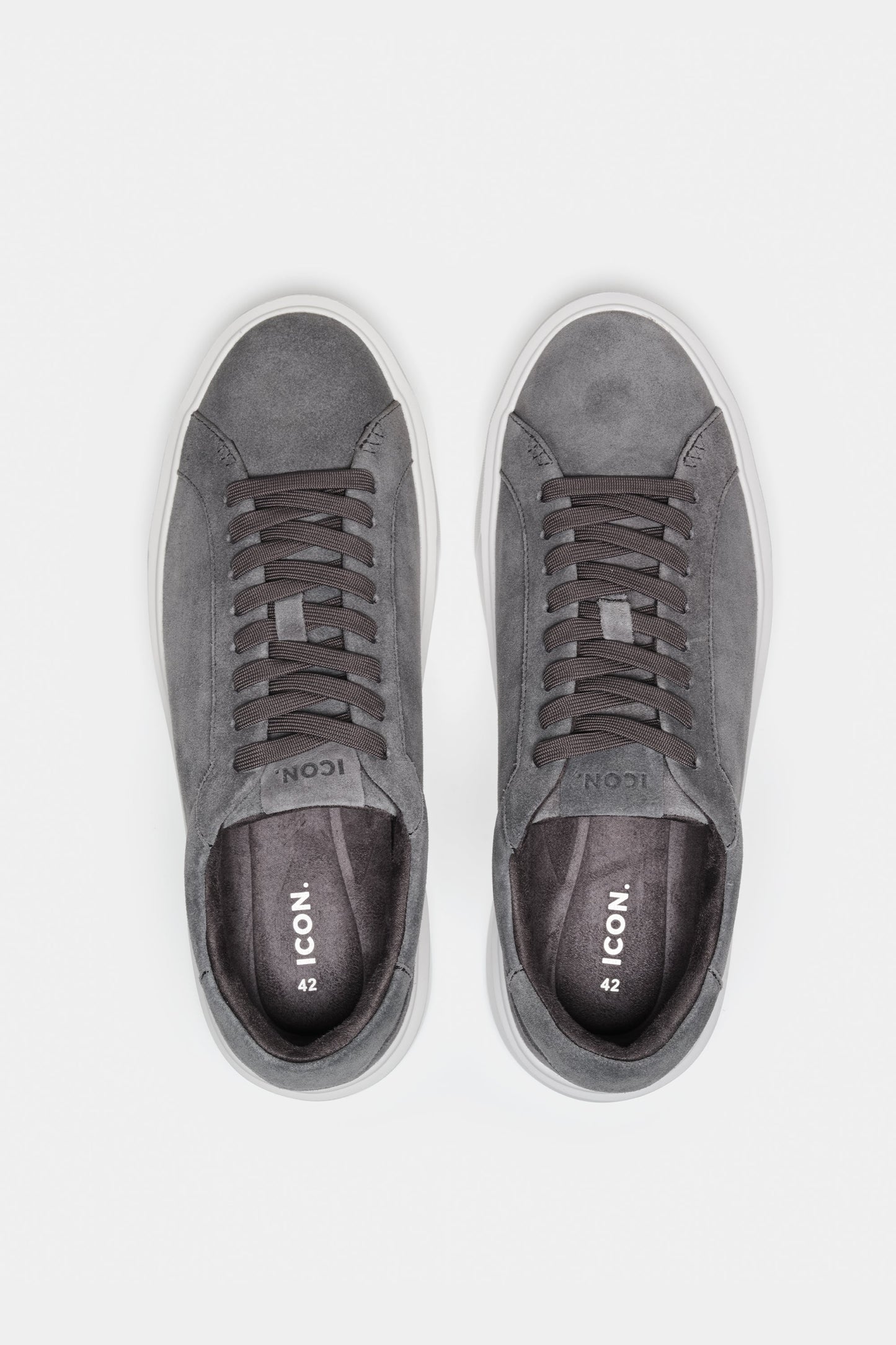 LE CLASSICHE SNEAKERS IN SUEDE
