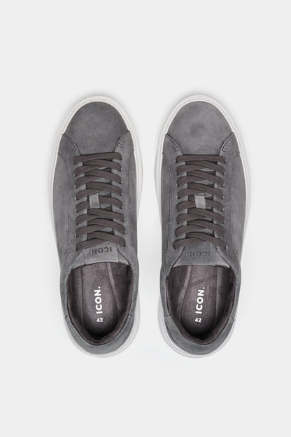 LE CLASSICHE SNEAKERS IN SUEDE