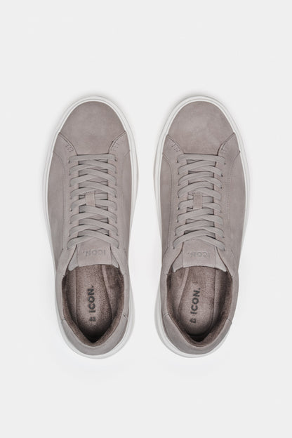 LE CLASSICHE SNEAKERS IN SUEDE