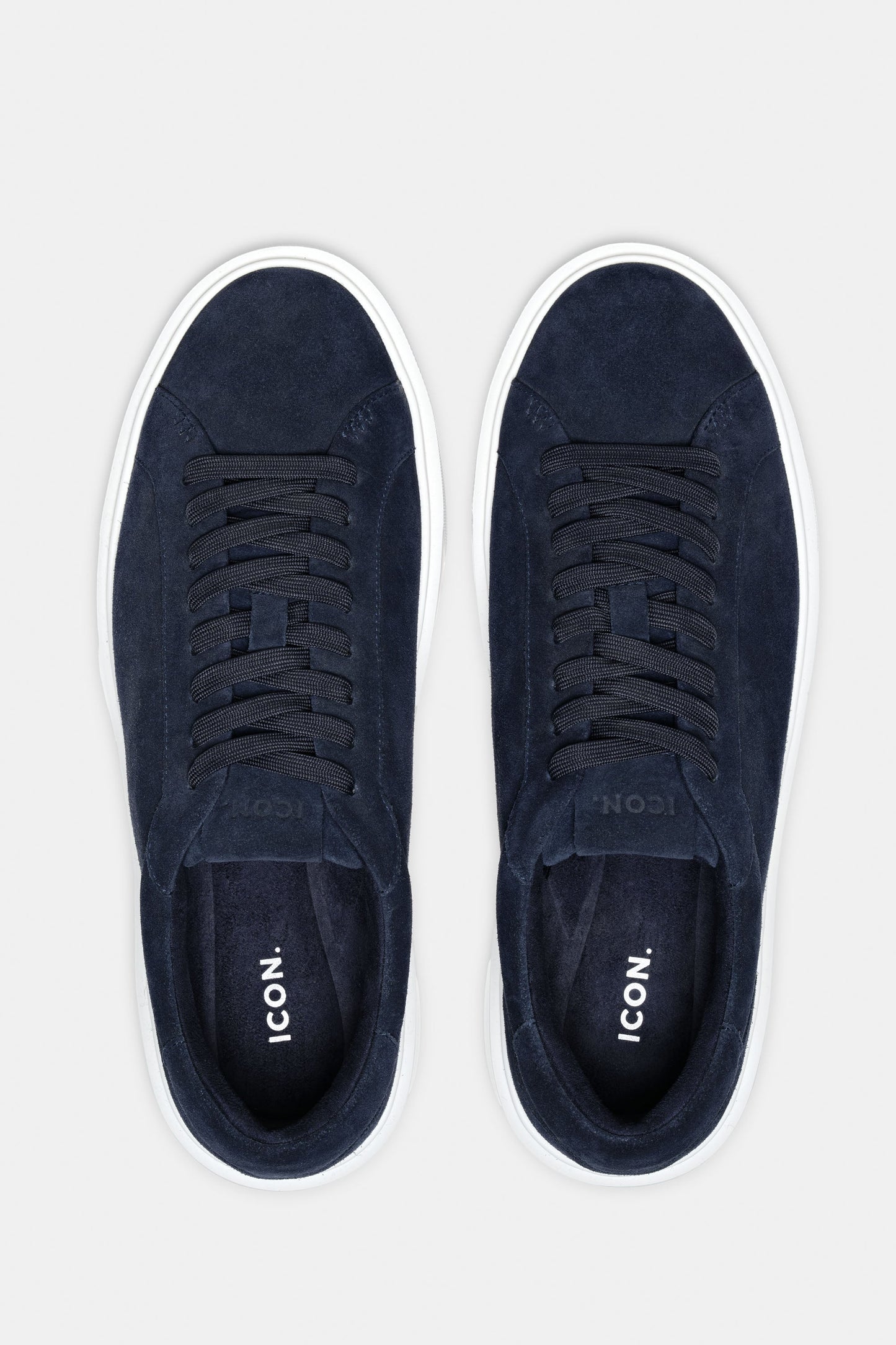 LE CLASSICHE SNEAKERS IN SUEDE