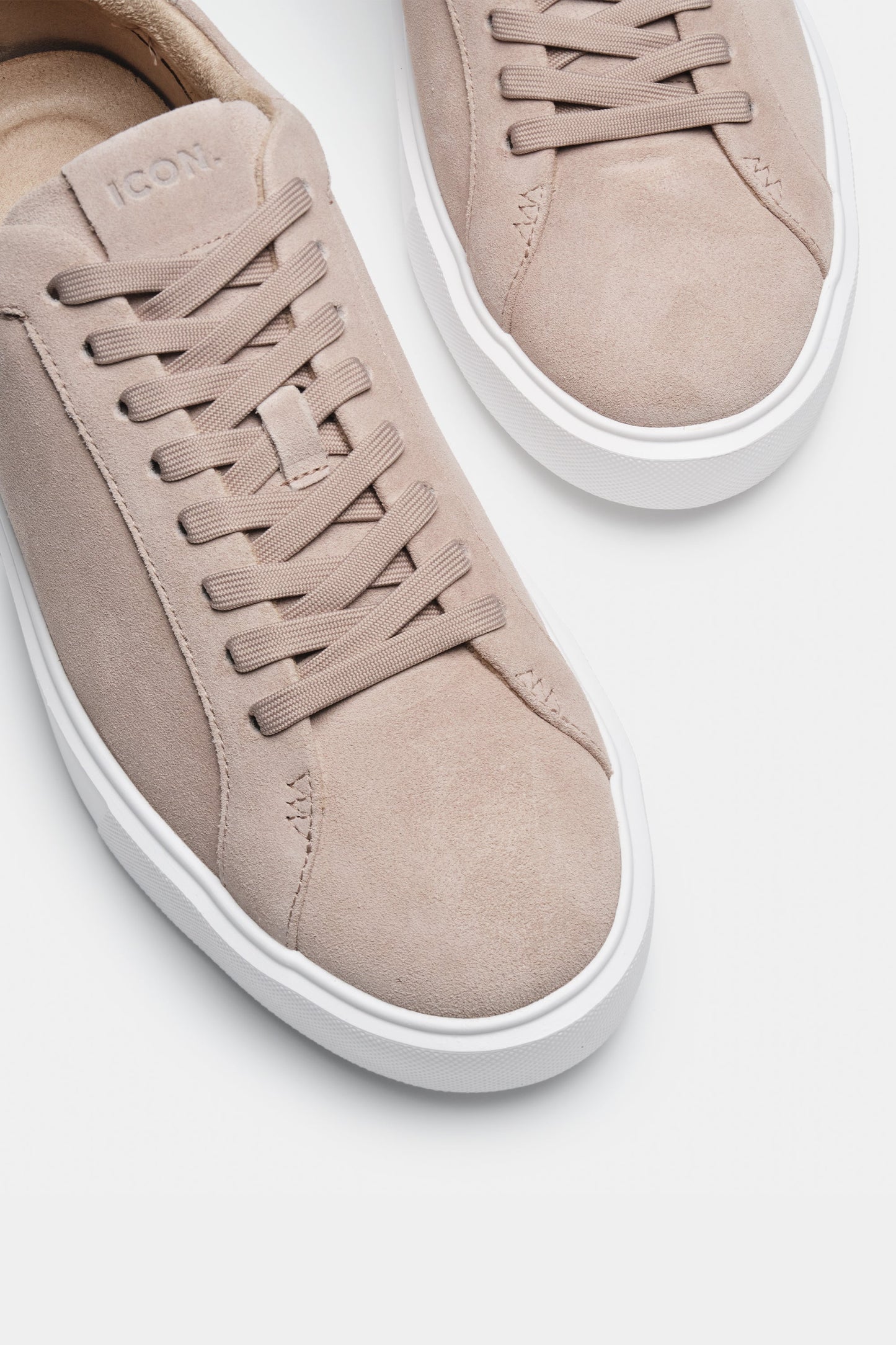 LE CLASSICHE SNEAKERS IN SUEDE